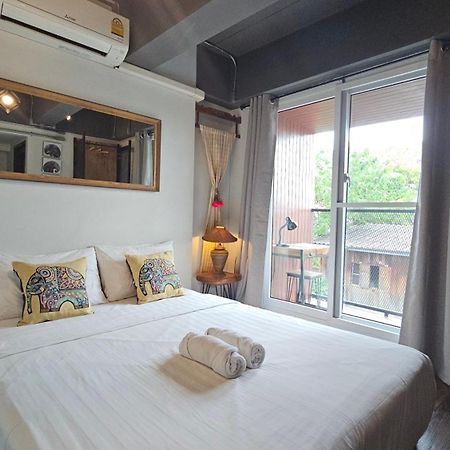 33 Poshtel (Adults Only) Hotell Chiang Mai Exteriör bild