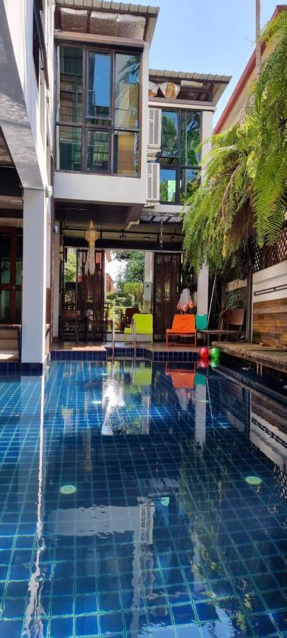 33 Poshtel (Adults Only) Hotell Chiang Mai Exteriör bild