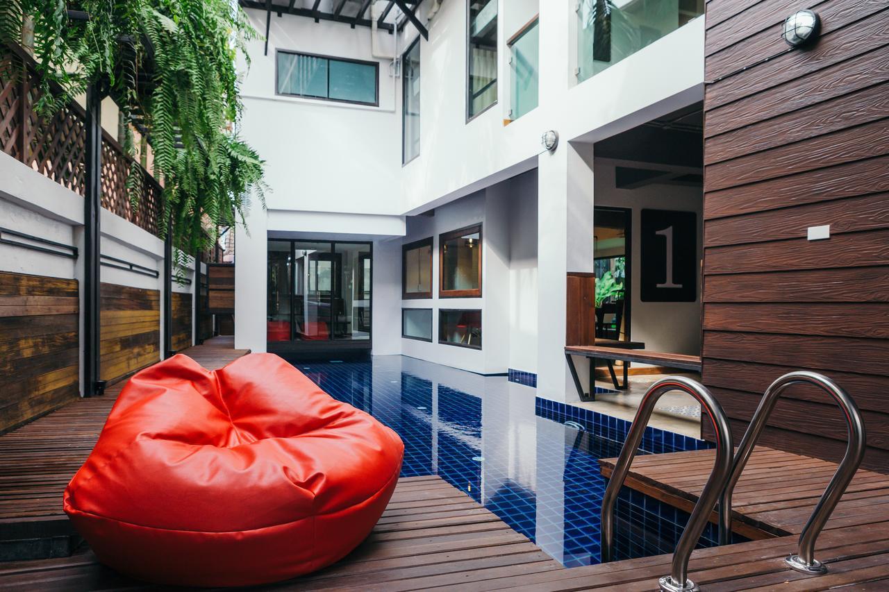 33 Poshtel (Adults Only) Hotell Chiang Mai Exteriör bild