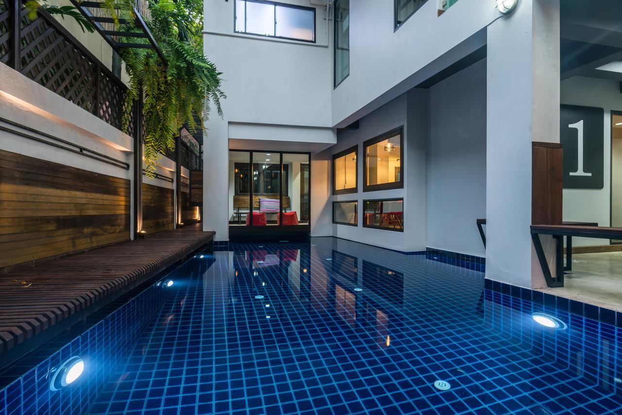 33 Poshtel (Adults Only) Hotell Chiang Mai Exteriör bild