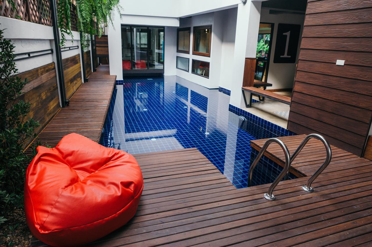 33 Poshtel (Adults Only) Hotell Chiang Mai Exteriör bild