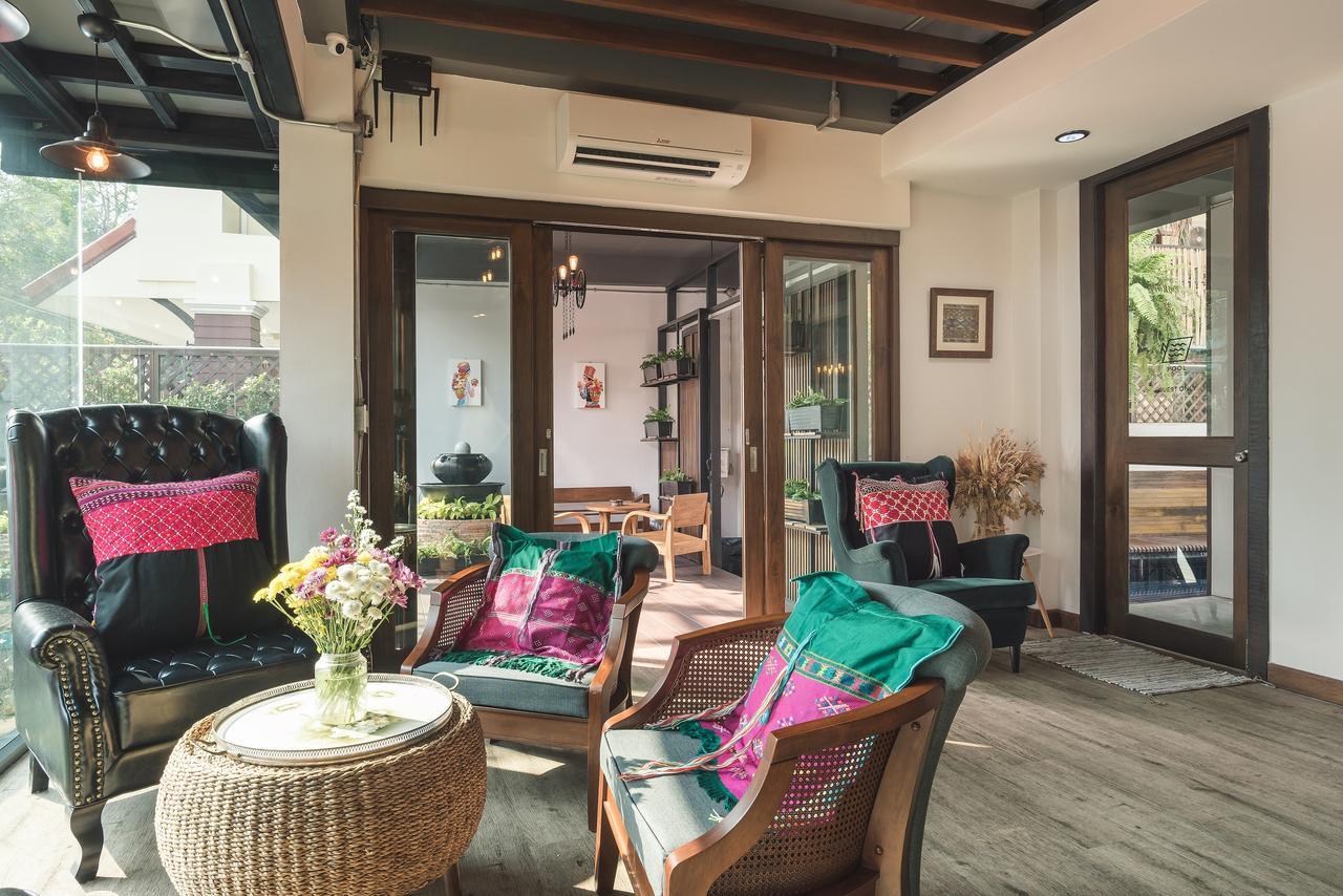 33 Poshtel (Adults Only) Hotell Chiang Mai Exteriör bild