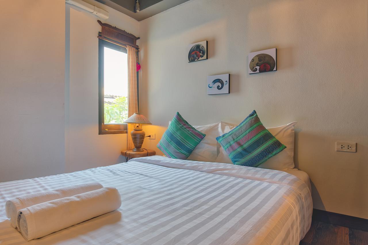 33 Poshtel (Adults Only) Hotell Chiang Mai Exteriör bild
