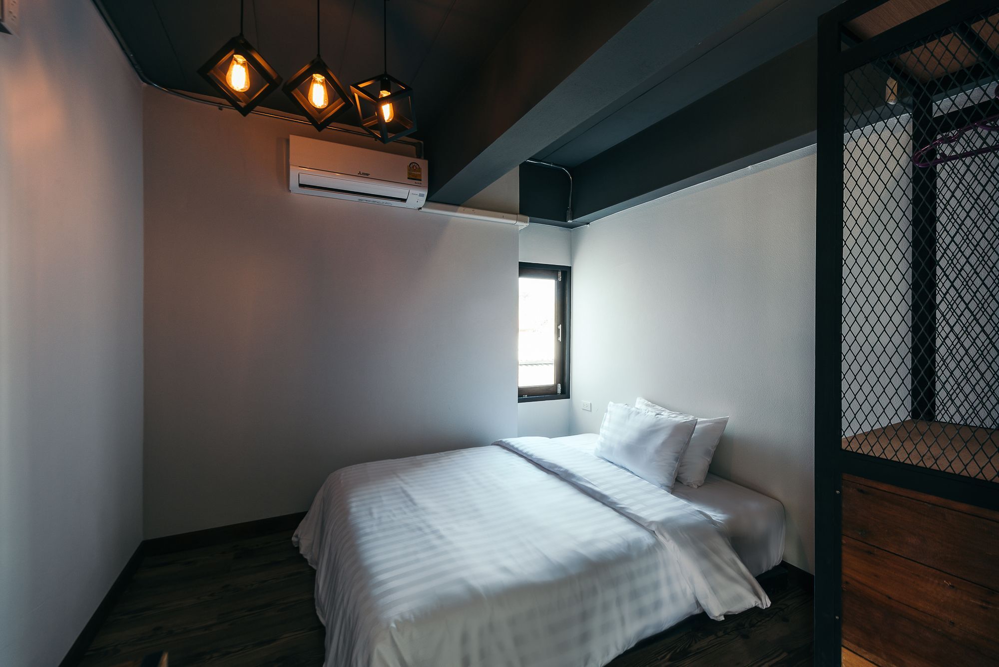33 Poshtel (Adults Only) Hotell Chiang Mai Exteriör bild