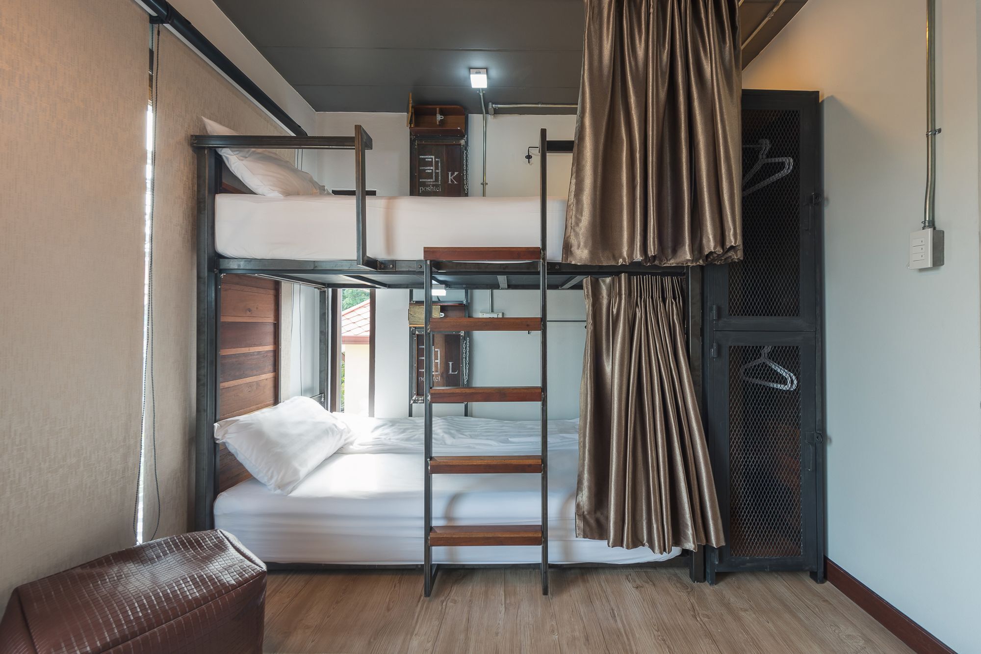 33 Poshtel (Adults Only) Hotell Chiang Mai Exteriör bild
