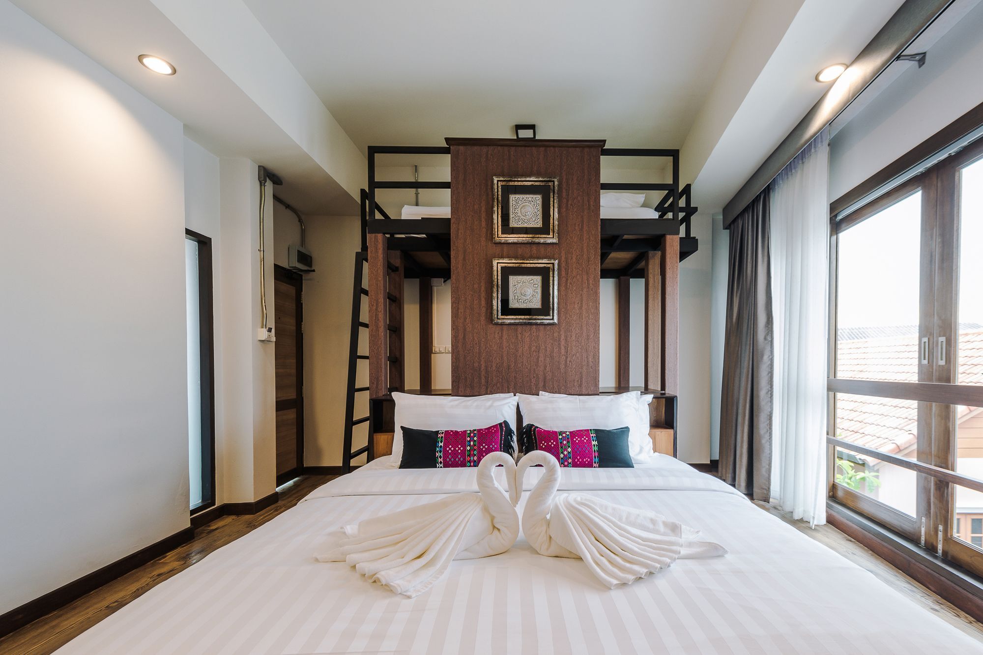 33 Poshtel (Adults Only) Hotell Chiang Mai Exteriör bild