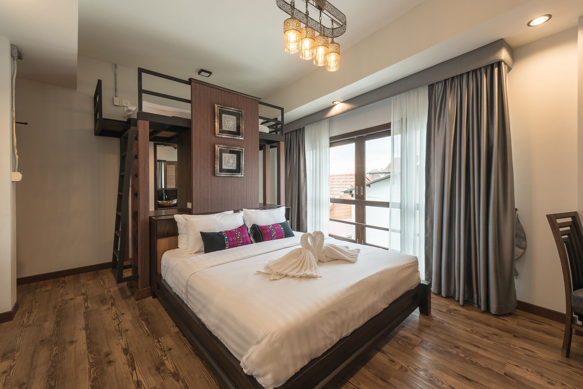 33 Poshtel (Adults Only) Hotell Chiang Mai Exteriör bild